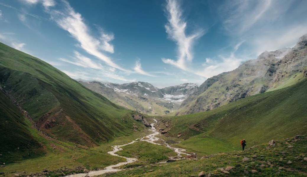 Self-Drive vs. Hired Driver - What should be your choice on your kinnaur trip