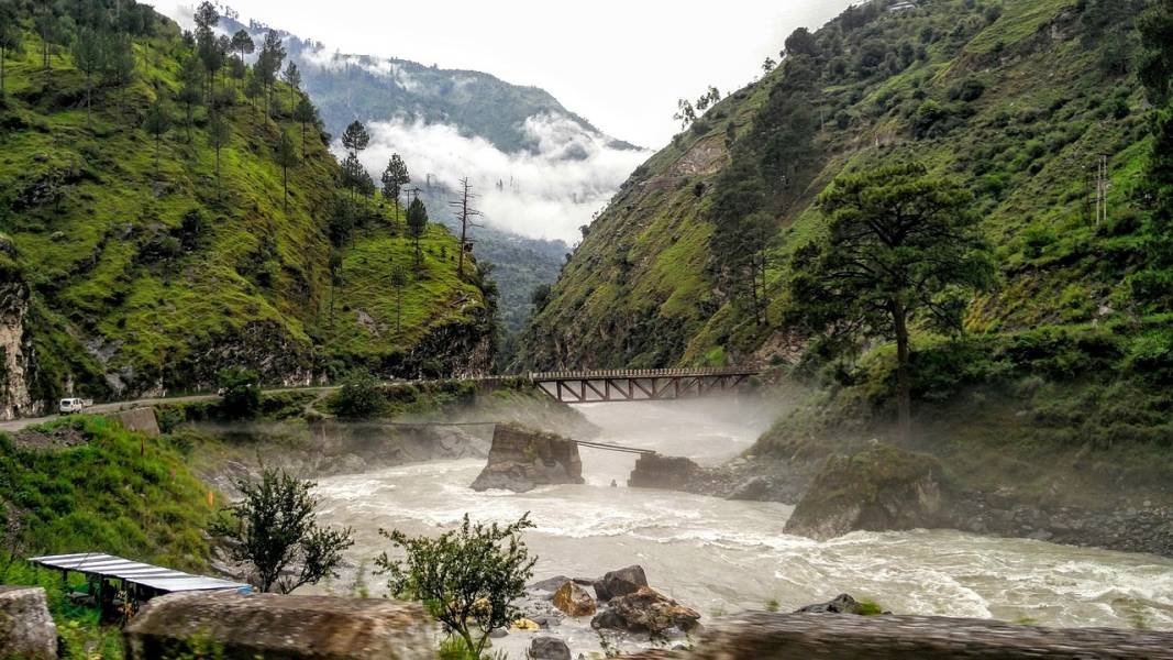 7 Offbeat Treks in Himachal That Don’t Require Professional Gear